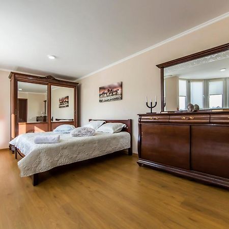 Super Comfort Flat For You Near The Metro. Kiev Exteriör bild